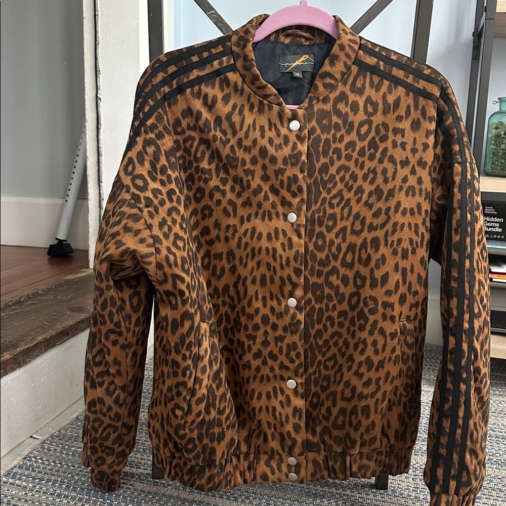 WOMEN’S RELAXED FIT BOMBER JACKET | LEOPARD PRINT